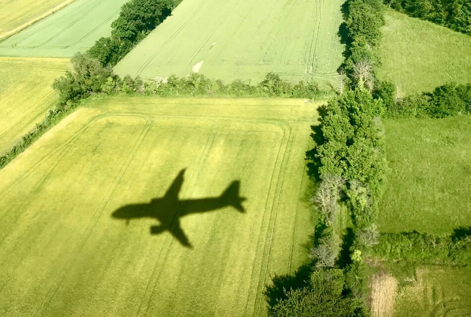 Sustainable Solutions for Reducing Aviation Carbon Footprints: A Win-Win for Aviation Industry Stakeholders